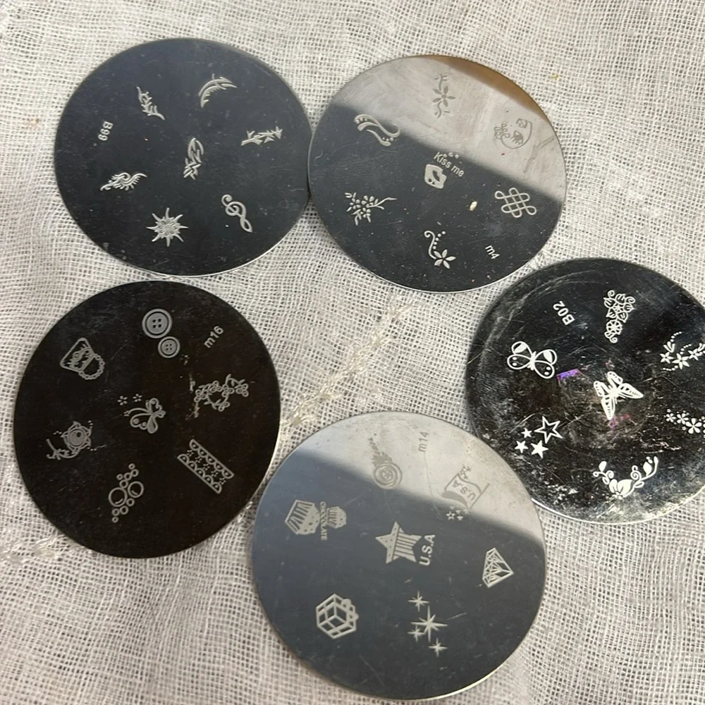 Manicure plate bundle: 29 circular, 1 easy french smile cut, rectangular plate